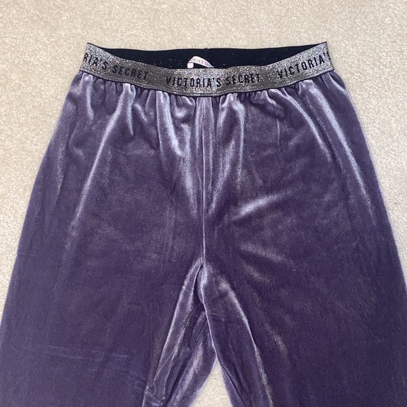 NWOT victoria’s secret velvet leggings - Picture 2 of 4